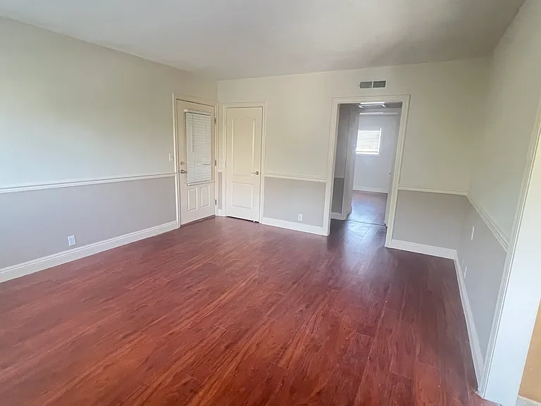 560 W Duarte Rd #B — Photo 7