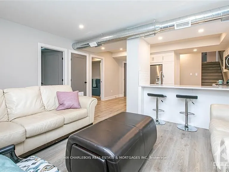 846 Rockson Cres #C — Photo 16