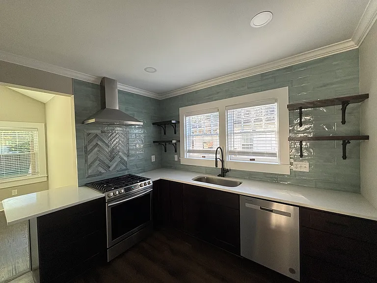 313 W Fisher Ave — Photo 6