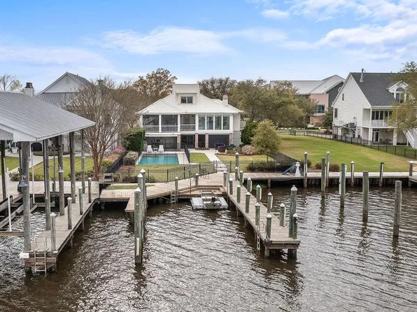 125 Mabel Dr, Madisonville, LA 70447