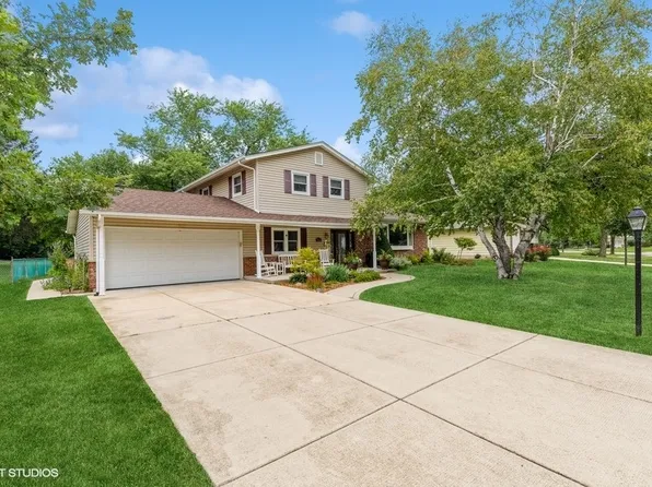 900 Harrison Ln, Hoffman Estates, IL 60192