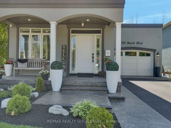 958 Beach Blvd, Hamilton, ON L8H 6Z4