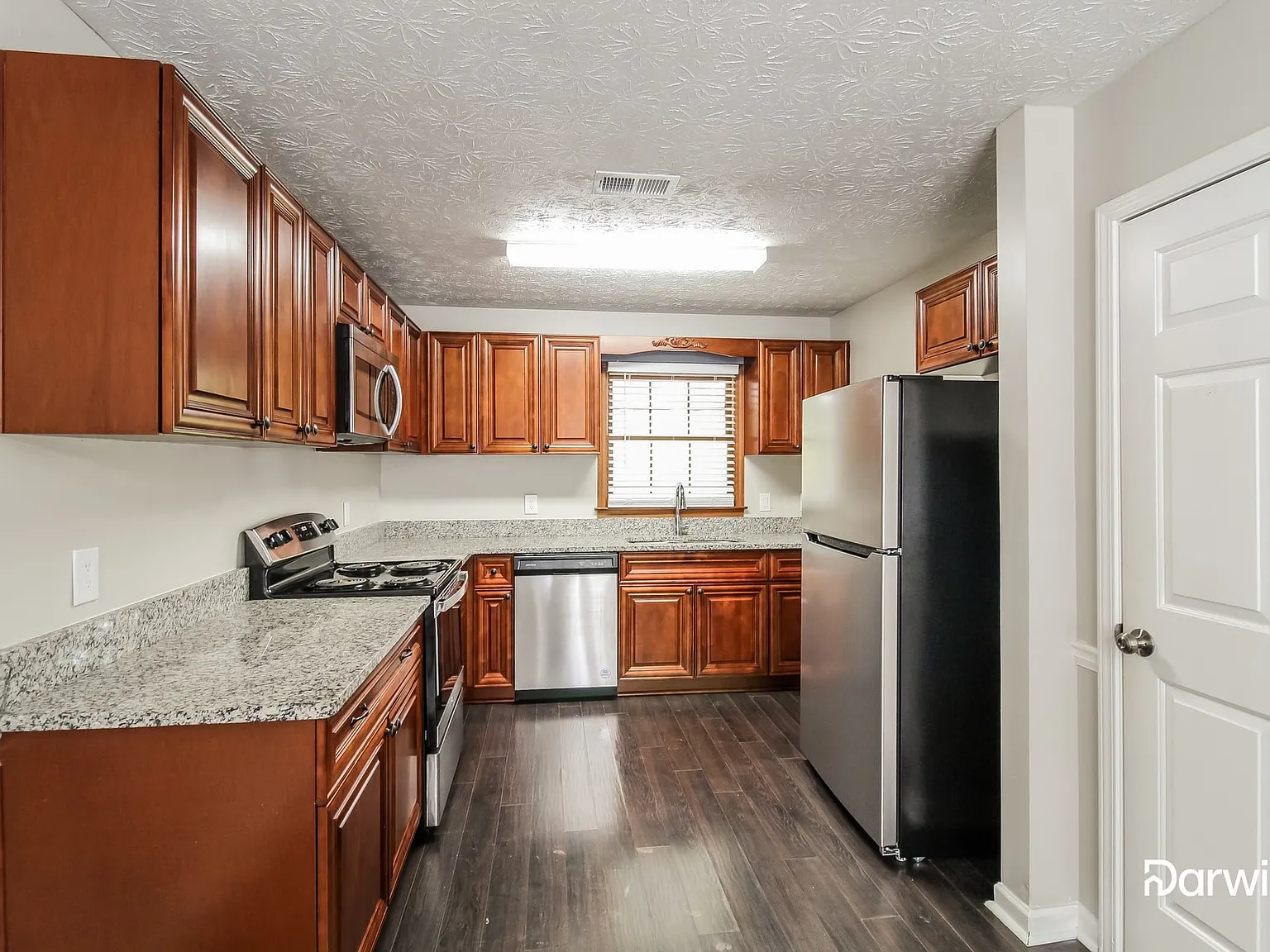 4 bed, 3.0 bath, 1866 sqft, $2,199 — Photo 2