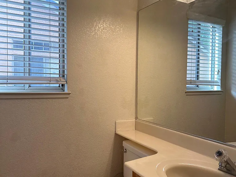418 Kinsmill Ct — Photo 37