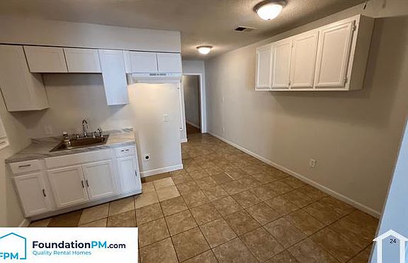 3rd image of 2775 Waverly Ave #1