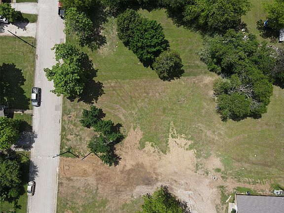3rd image of 1617 Belcher St