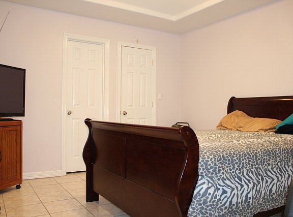 5th image of 3316 Huron Dr