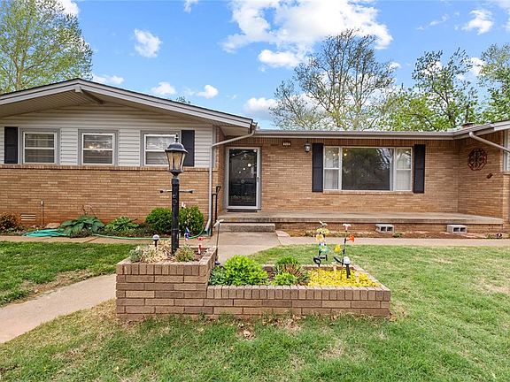 4th image of 713 Oak Dr