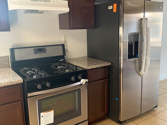 3rd image of 1515 W 37th Pl