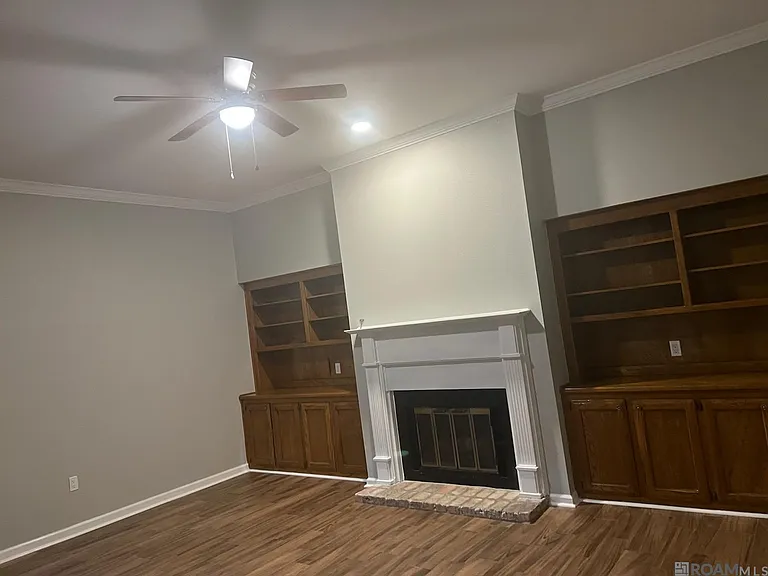 1719 Tallwood Dr — Photo 2