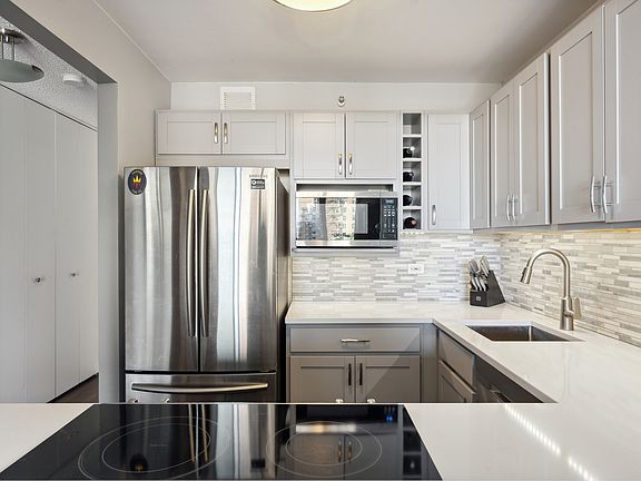 5th image of 3660 N Lake Shore Dr APT 506