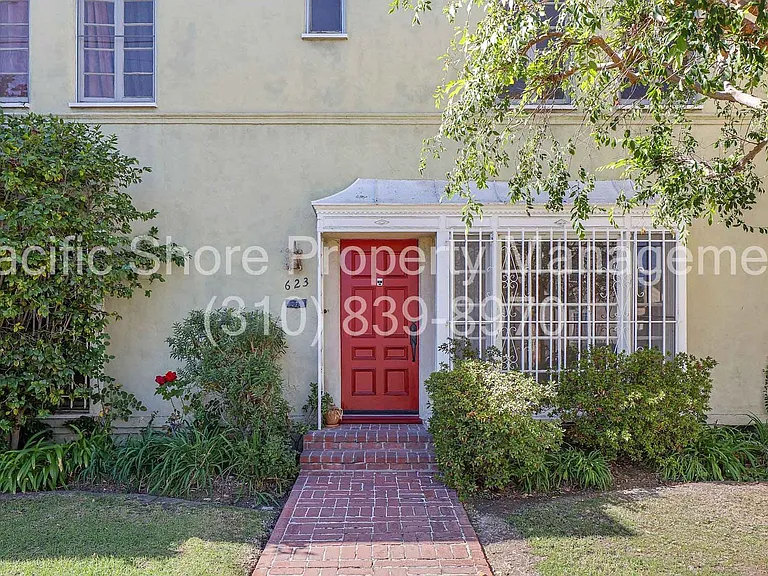 Orange Triplex — Photo 18