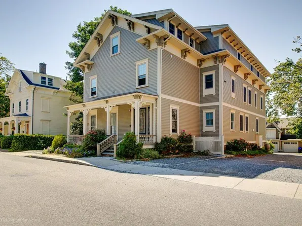 34 Mount Vernon St #3, Newport, RI 02840