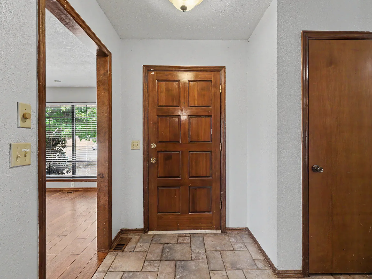 3 bed, 2096 sqft, $1,795 — Photo 4