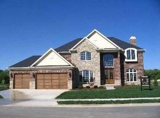 3225 W St Charles Pl, Peoria, IL