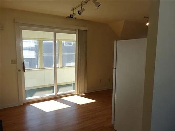 4th image of 318 N 5th St #1/2