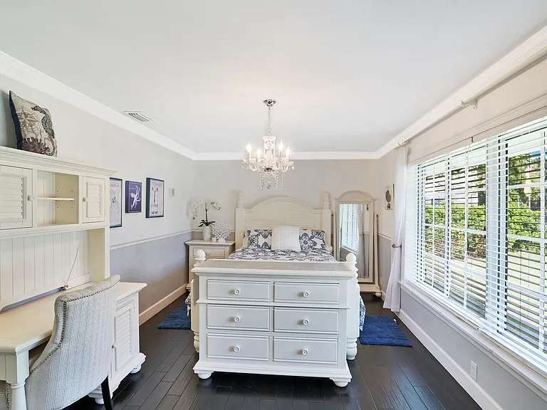 17 E Ocean Ave — Photo 33