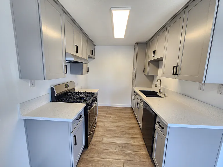 1520 Freeman Ave — Photo 15
