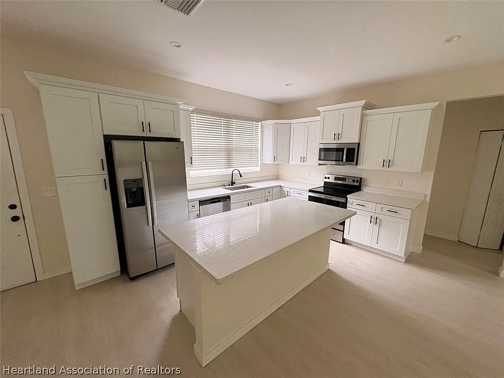 3 bed, 2.0 bath, 1516 sqft, $2,000 — Photo 4