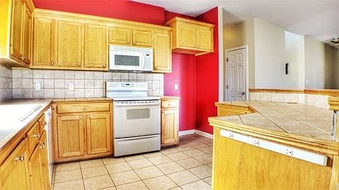 4th image of 23672 Parkland Ave