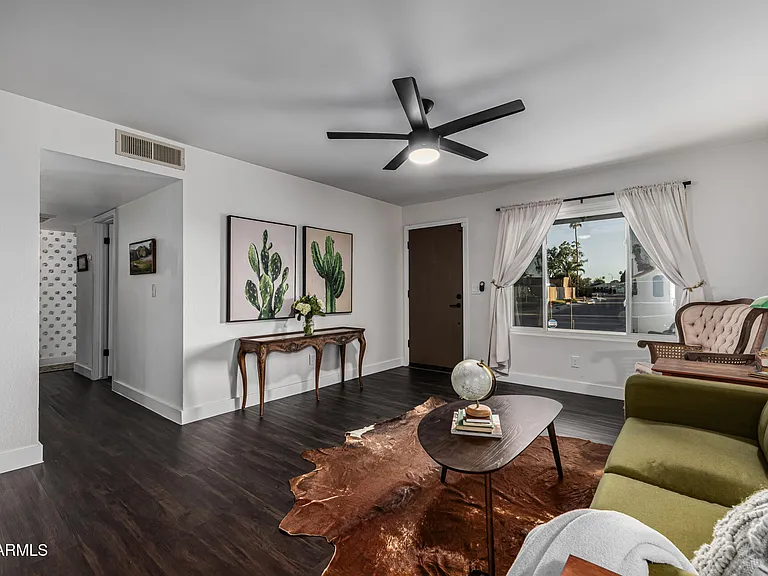 2200 N Los Altos Dr — Photo 5