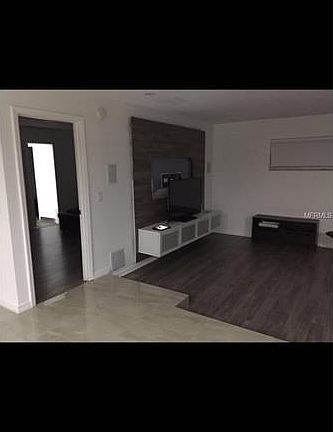3rd image of 8559 Banyan Blvd