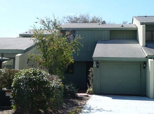 1st image of 10 Saint Andrews Ct