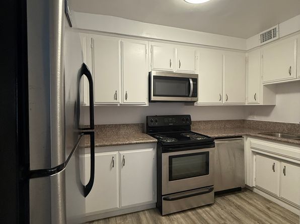 415 N Oakhurst Dr APT 107