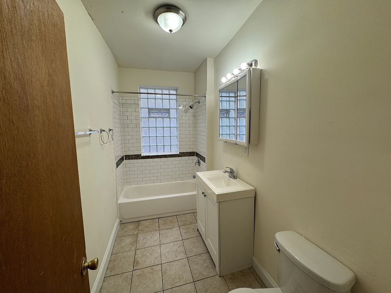 2 bed, $2,400 — Photo 3
