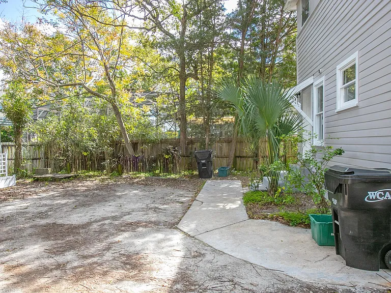 135 N Clara Ave — Photo 5