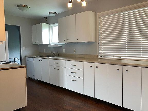 5th image of 2220 E Crescent Dr