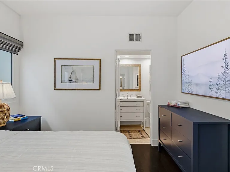 720 Manhattan Beach Blvd — Photo 38