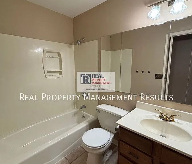 1916 N Iroquois Dr — Photo 9