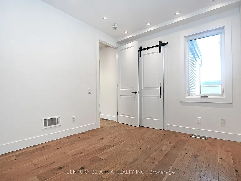 10 Palmerston Ave — Photo 34