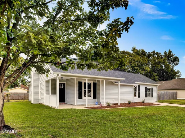 631 Foxfire Circle, Jacksonville, NC 28546