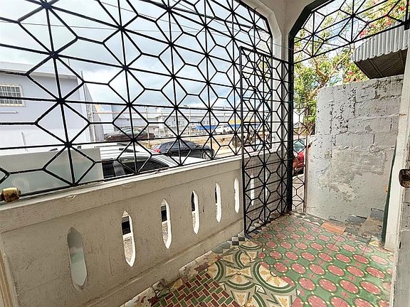 2nd image of 167 CALLE DEL PARQUE