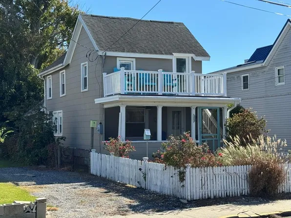 3488 Main St, Chincoteague Island, VA 23336