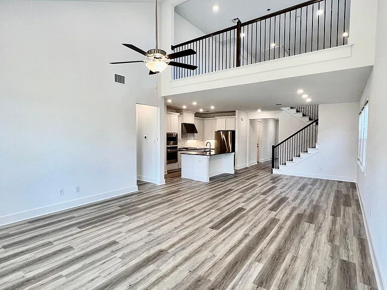 120 Green Knoll Ln — Photo 9