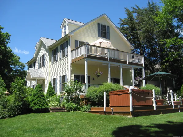 25 Lanphiers Cove Road, Branford, CT 06405
