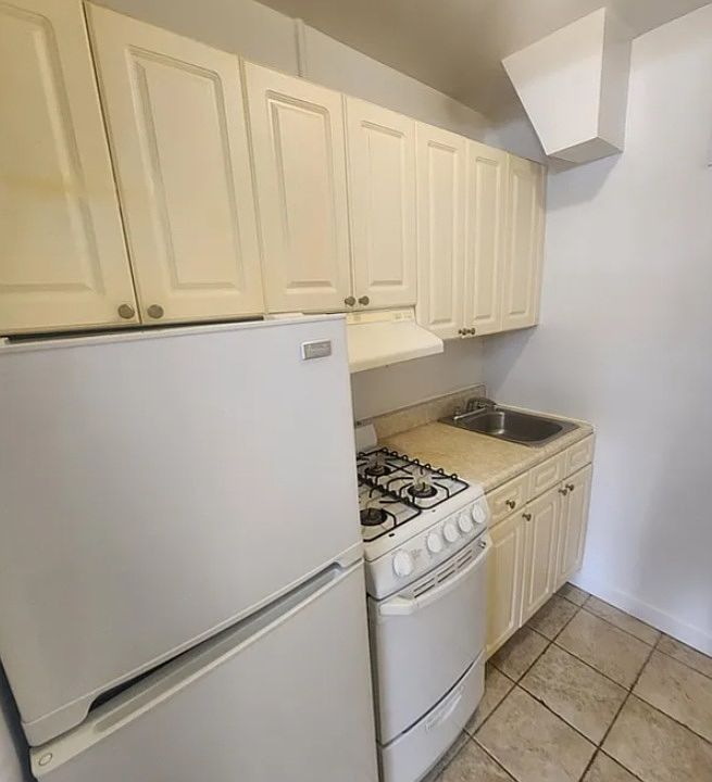 2nd image of 347 W 29th St APT 10