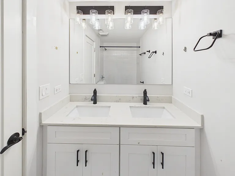 2725 N Drake Ave #1 — Photo 15