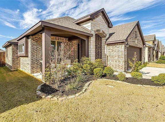 3rd image of 105 Gateway Dr