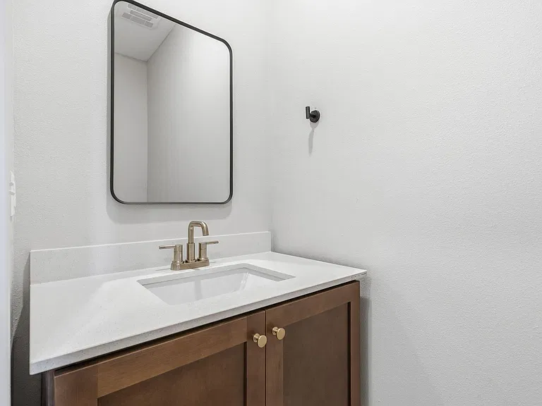 2175 W Parkview Ave — Photo 16