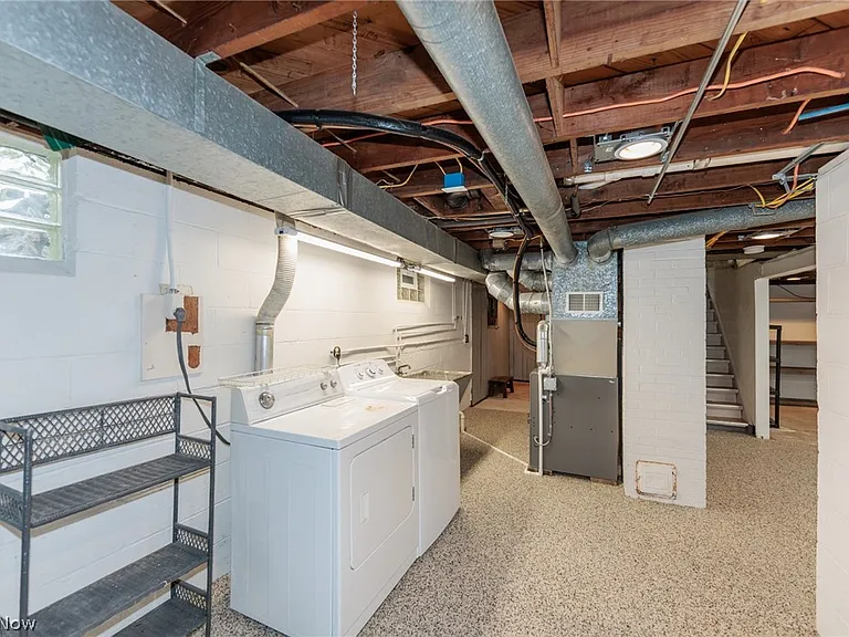 7381 Portage St — Photo 38