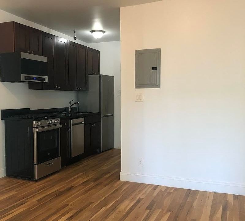 1st image of 124 Jefferson Ave APT 3r