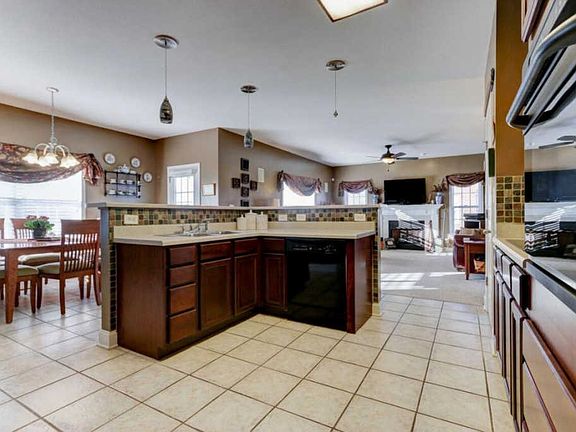4th image of 8338 Bay Garden Ln