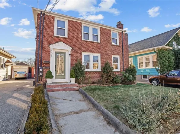 205 Chace Ave, Providence, RI 02906