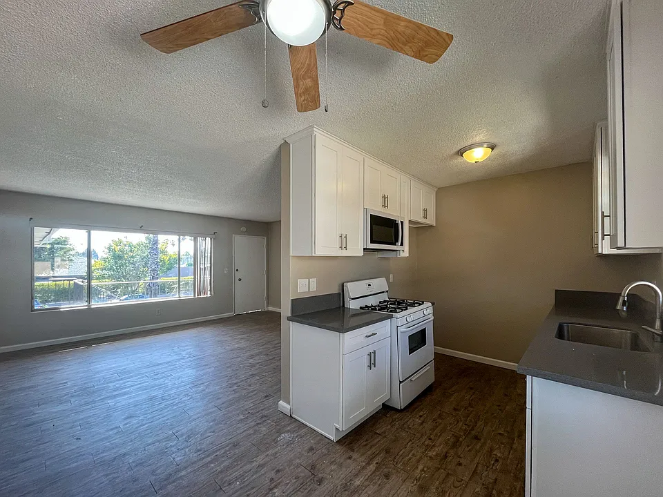 1828 W Glen Ave