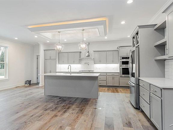 5th image of 2115 Edgebrook Dr