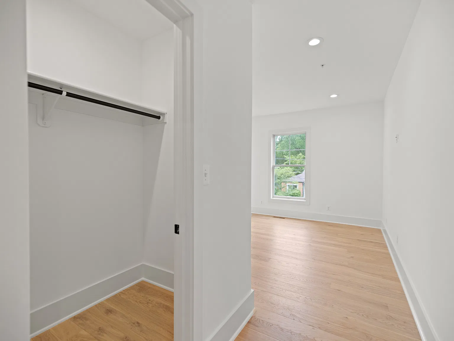5 bed, 4700 sqft, $8,500 — Photo 4